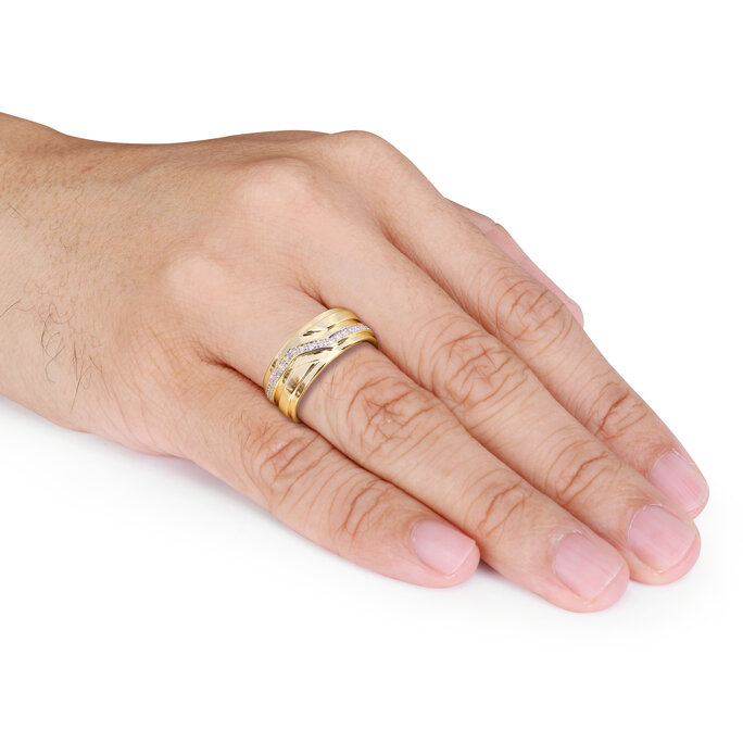 Hand+Some - Men's 1/10 CT TW Diamond Zigzag Ring In Yellow Plated